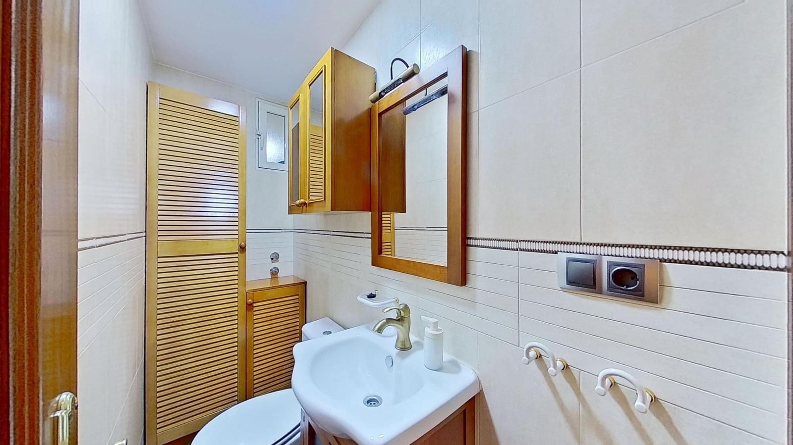 4 soverom Leilighet til leie i Granada by - € 1 200 (Ref: 10017664)