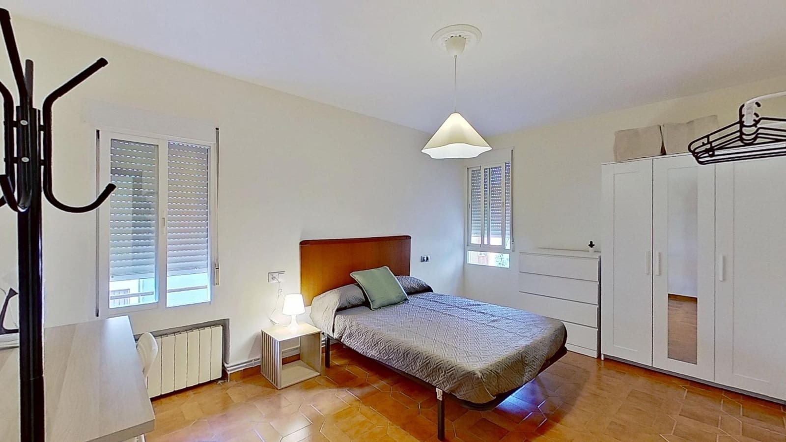 4 soverom Leilighet til leie i Granada by - € 1 200 (Ref: 10017664)