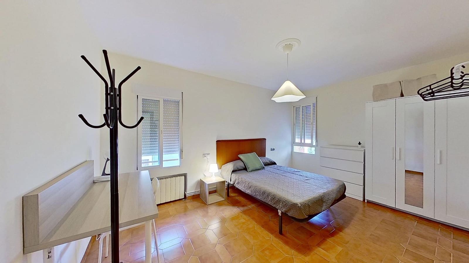 4 soverom Leilighet til leie i Granada by - € 1 200 (Ref: 10017664)