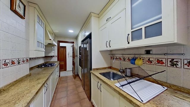 4 soverom Leilighet til leie i Granada by - € 1 200 (Ref: 10017664)