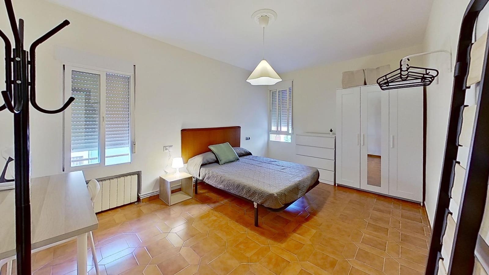 4 soverom Leilighet til leie i Granada by - € 1 200 (Ref: 10017664)