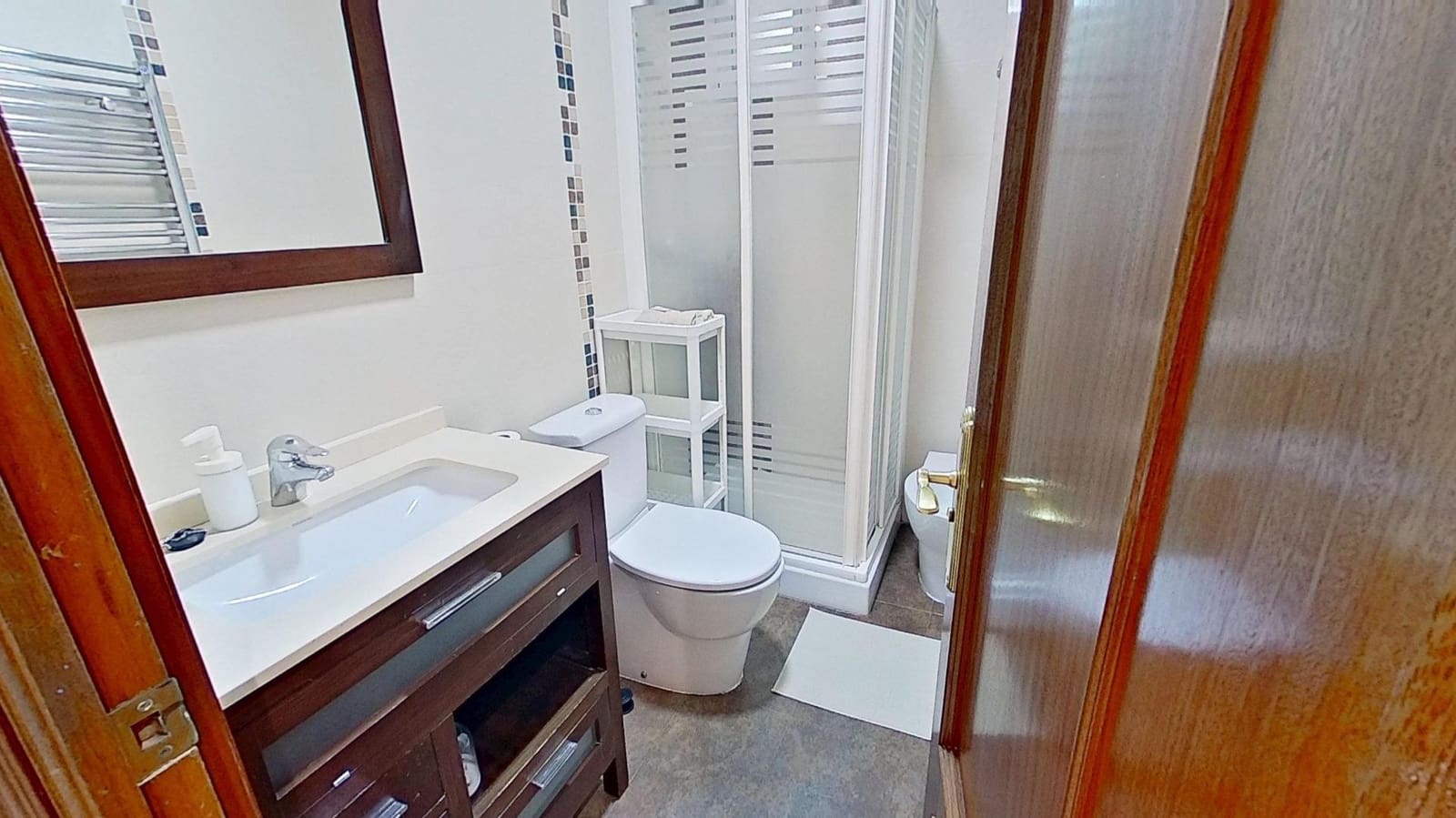 4 soverom Leilighet til leie i Granada by - € 1 200 (Ref: 10017664)