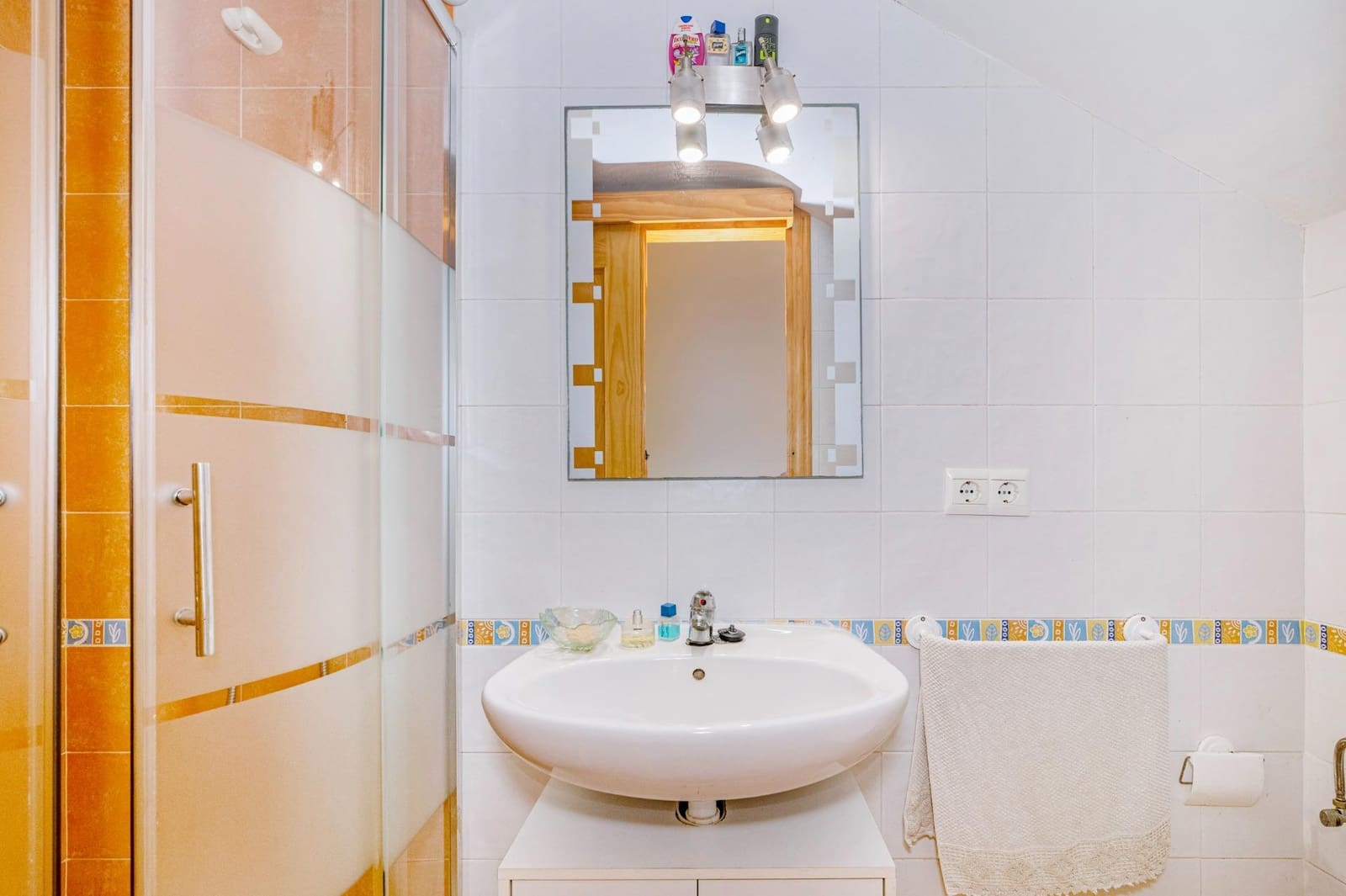 4 slaapkamer Huis te koop in Albunol met garage - € 214.900 (Ref: 10021104)
