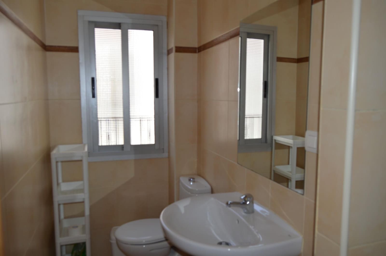 3 sovrum Lägenhet att hyra i Granada stad - 900 € (Ref: 10025912)