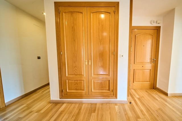 3 makuuhuone Kattohuoneisto myytävänä paikassa Cervantes, Granada kaupunki mukana 
autotalli - 697 000 € (Ref: 10032219)