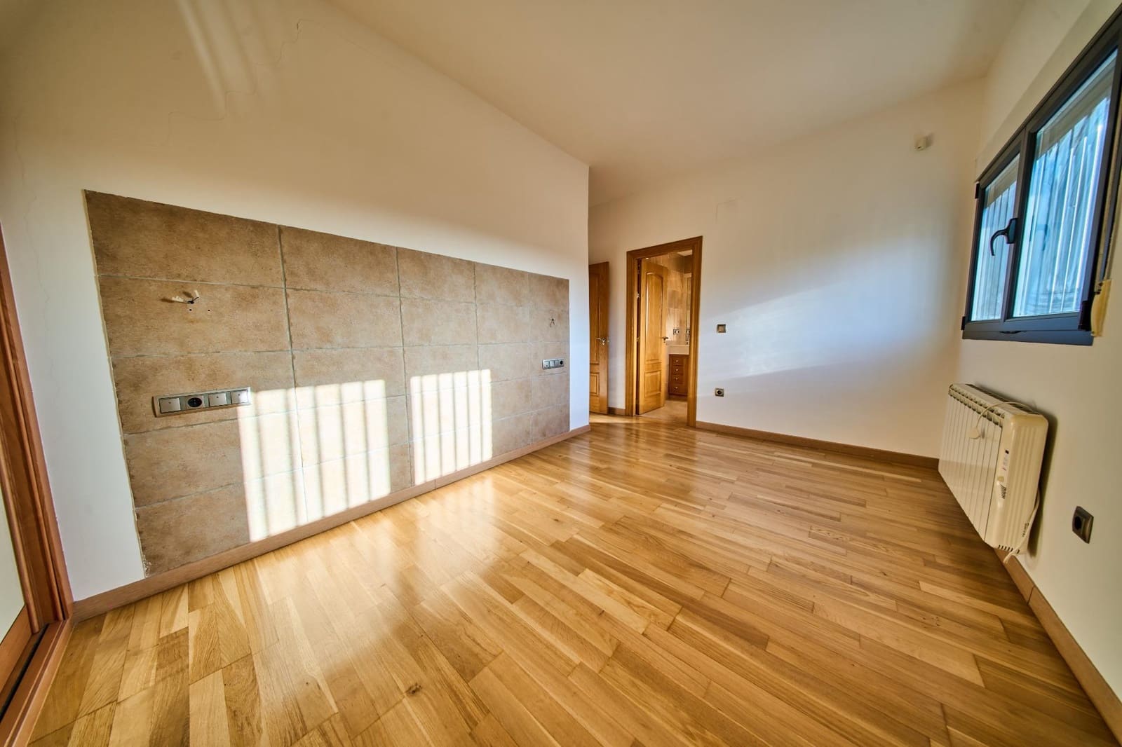 3 bedroom Penthouse for sale in Granada city with garage - € 697,000 (Ref: 10032219)