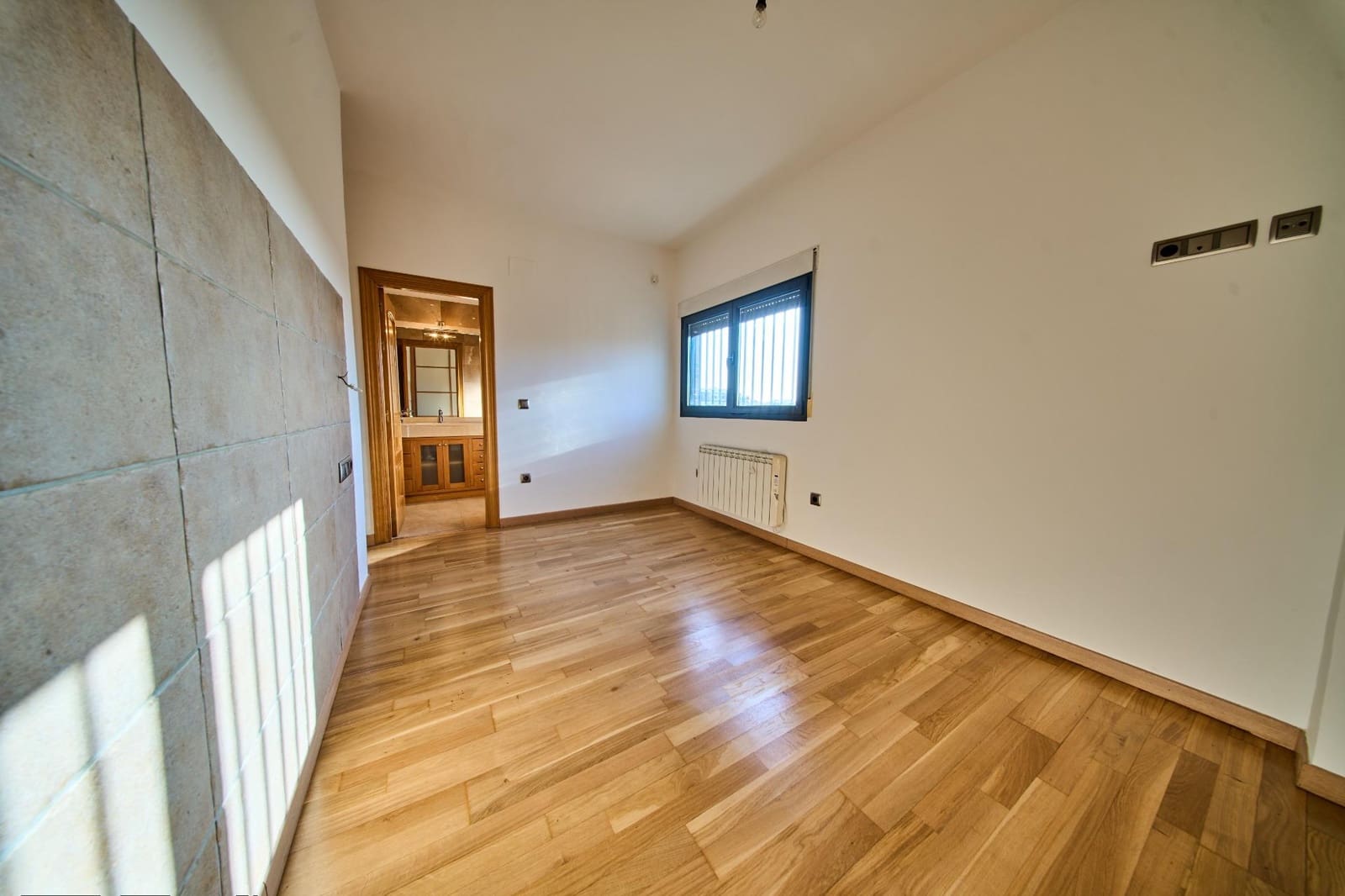 3 bedroom Penthouse for sale in Granada city with garage - € 697,000 (Ref: 10032219)