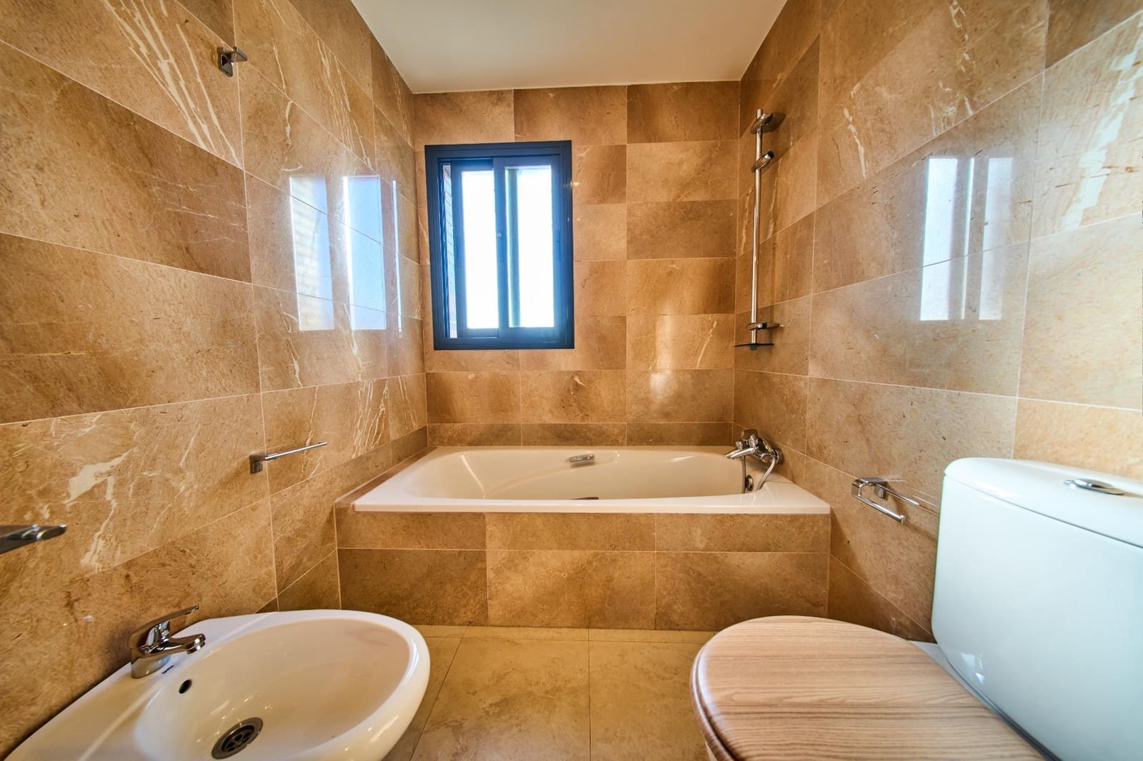 3 bedroom Penthouse for sale in Granada city with garage - € 697,000 (Ref: 10032219)