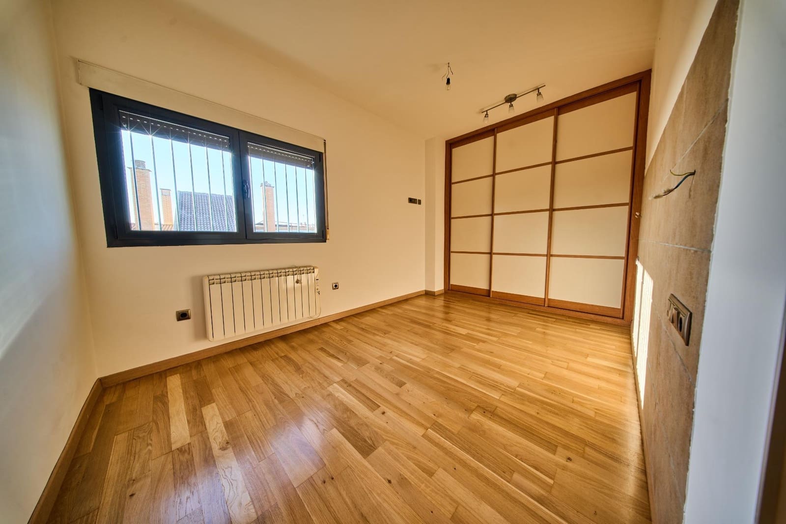 3 bedroom Penthouse for sale in Granada city with garage - € 697,000 (Ref: 10032219)