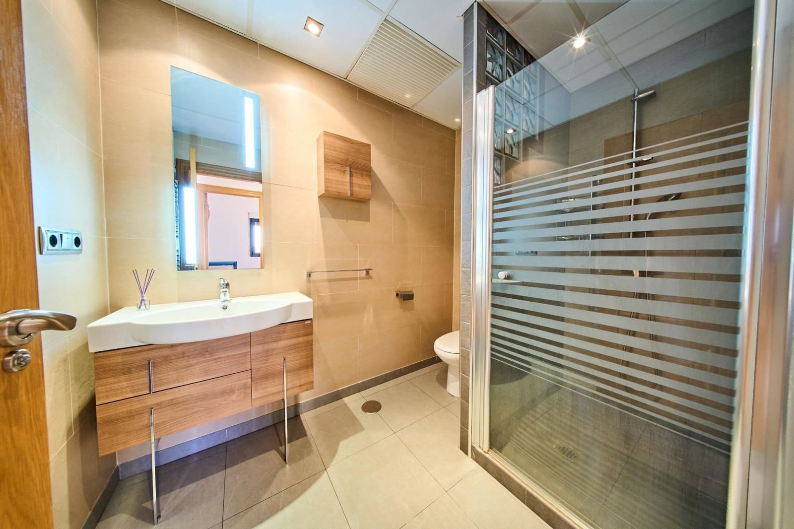 3 bedroom Penthouse for sale in Granada city with garage - € 697,000 (Ref: 10032219)