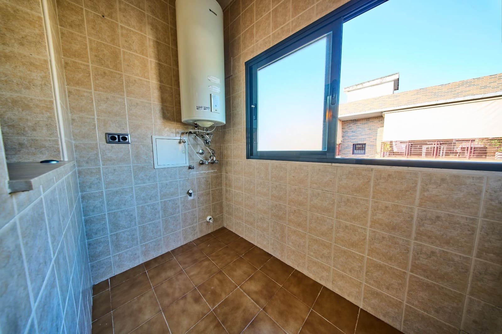 3 bedroom Penthouse for sale in Granada city with garage - € 697,000 (Ref: 10032219)