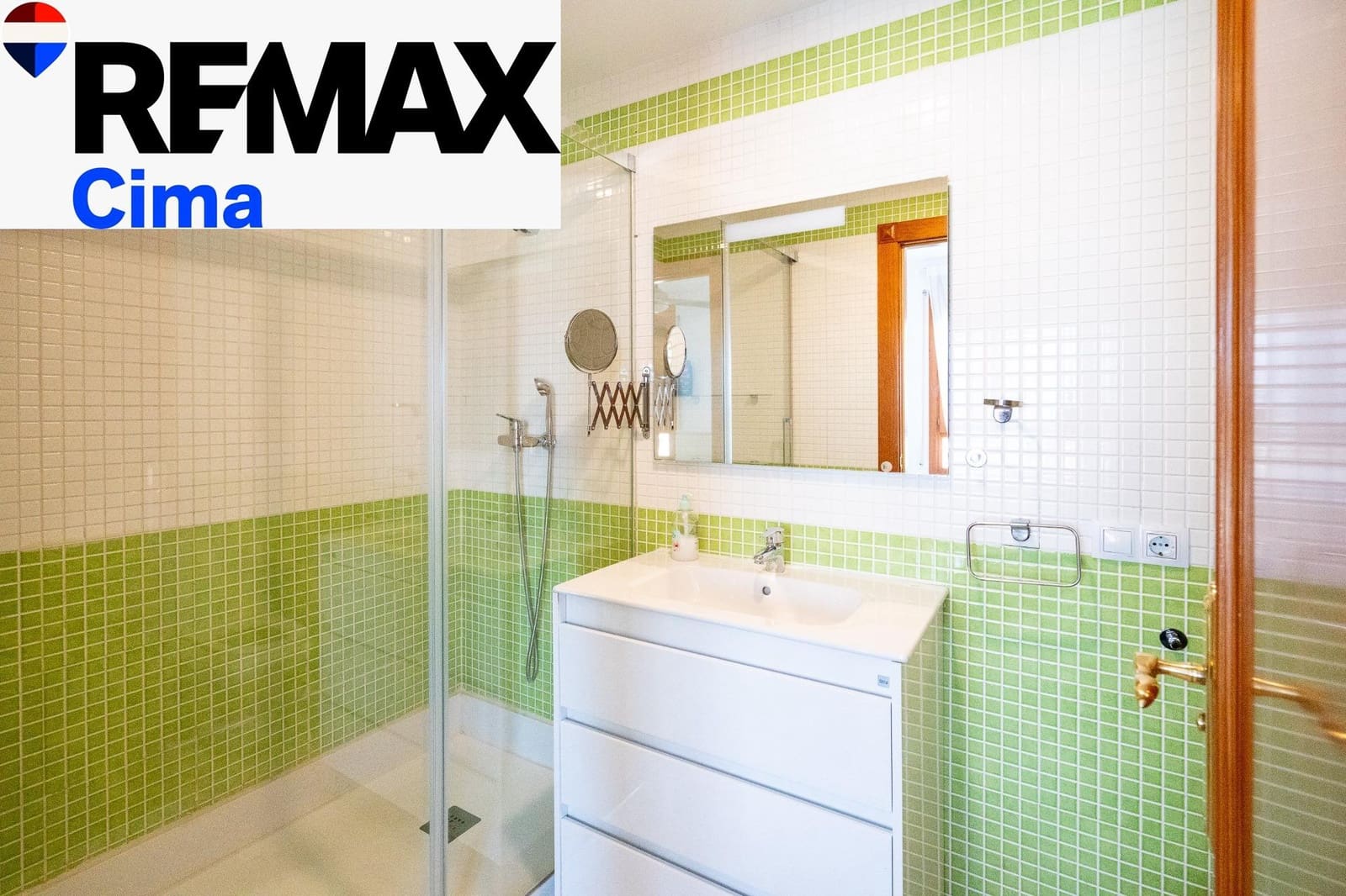 3 chambre Villa/Maison Mitoyenne à vendre à Baza avec garage - 190 000 € (Ref: 10037576)