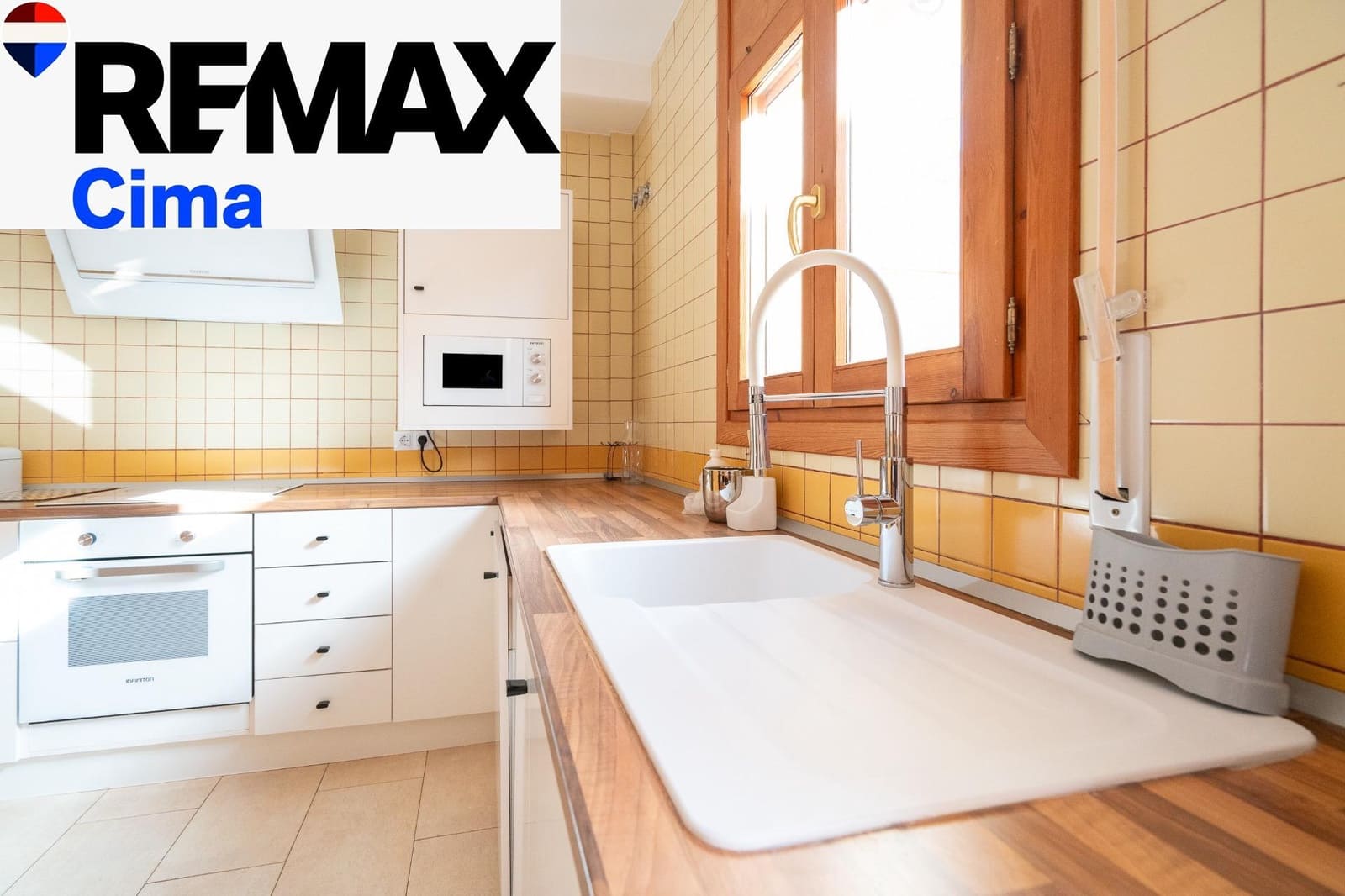 3 chambre Villa/Maison Mitoyenne à vendre à Baza avec garage - 190 000 € (Ref: 10037576)