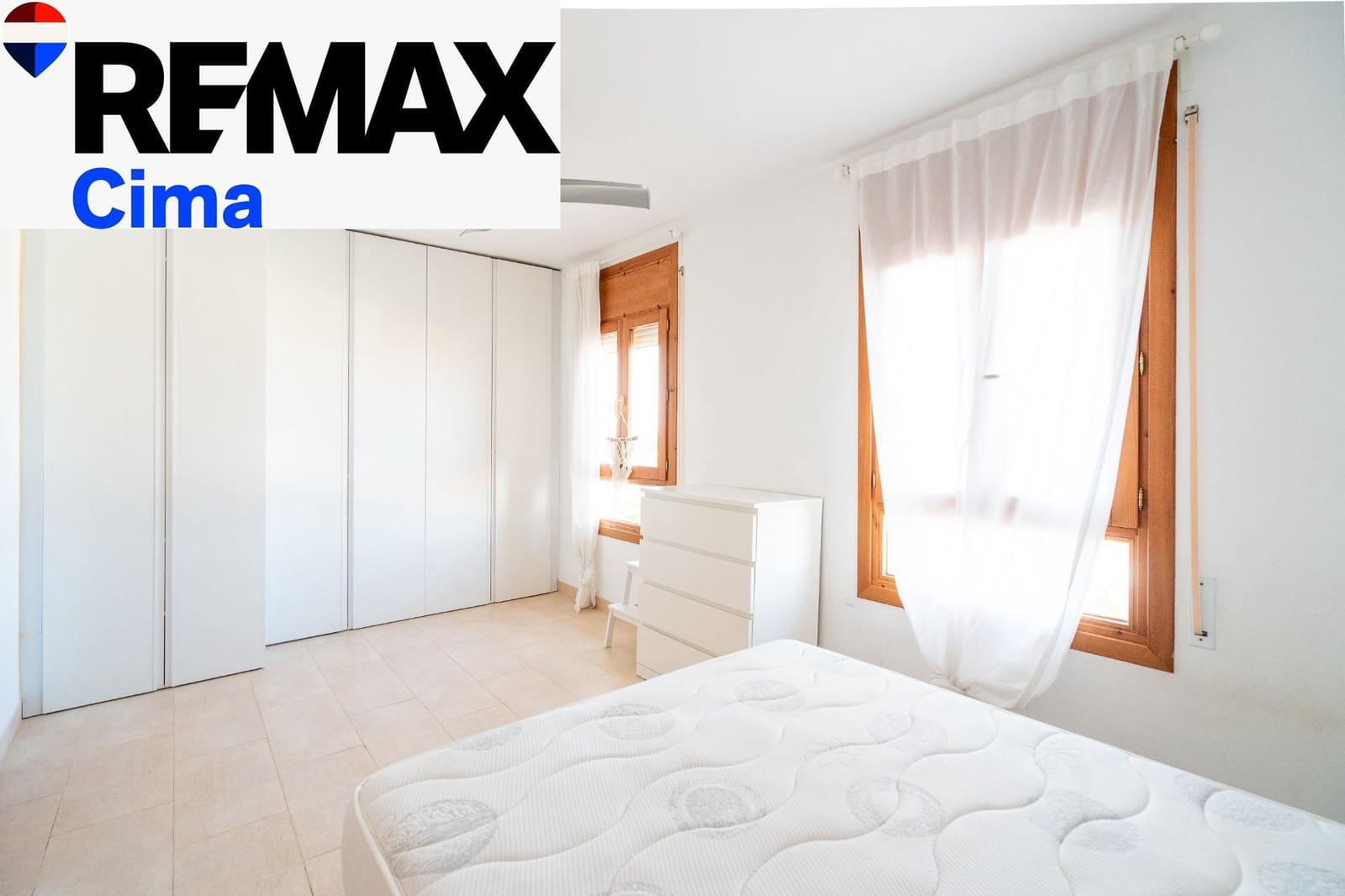 3 chambre Villa/Maison Mitoyenne à vendre à Baza avec garage - 190 000 € (Ref: 10037576)