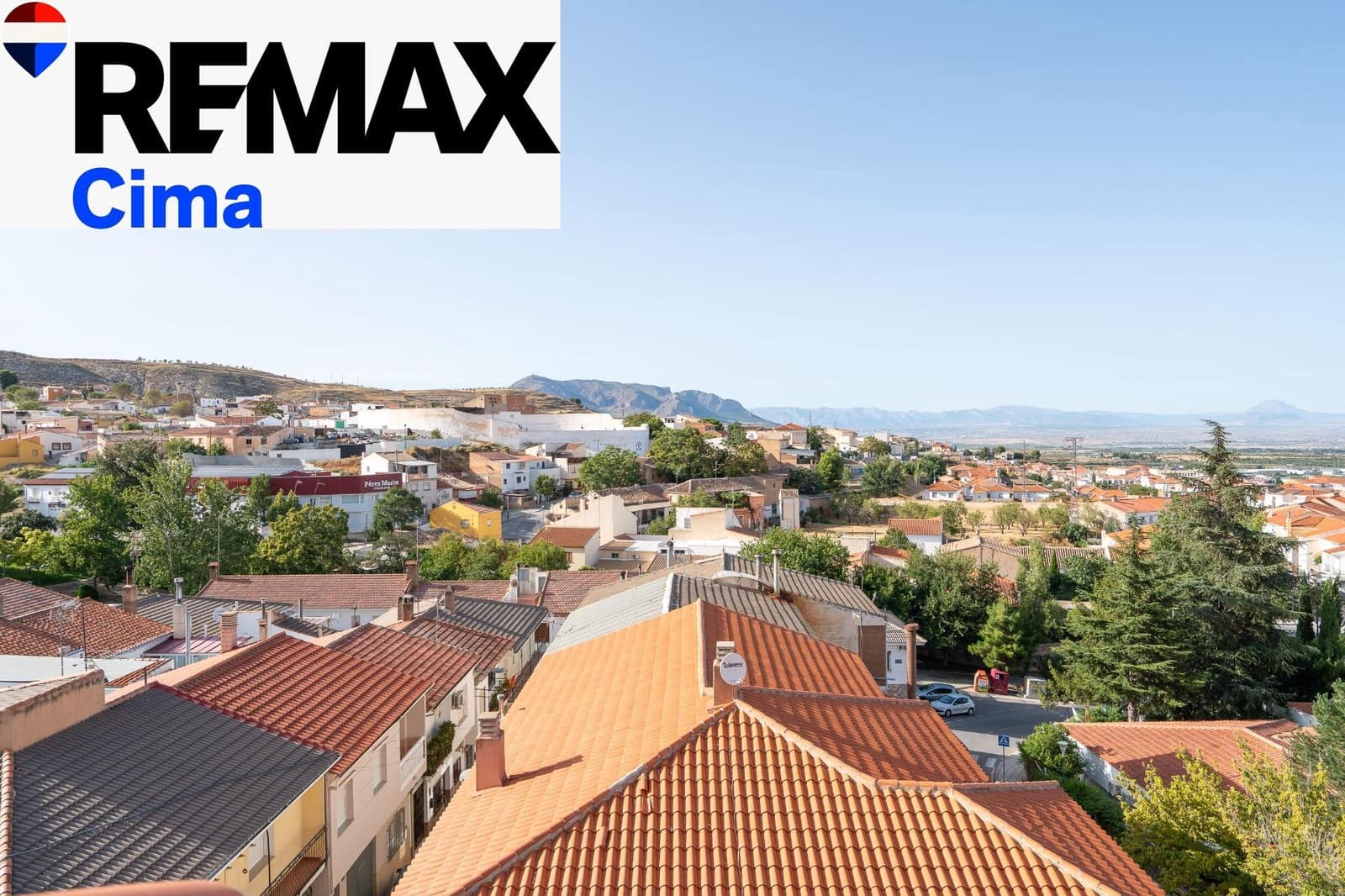 3 chambre Villa/Maison Mitoyenne à vendre à Baza avec garage - 190 000 € (Ref: 10037576)