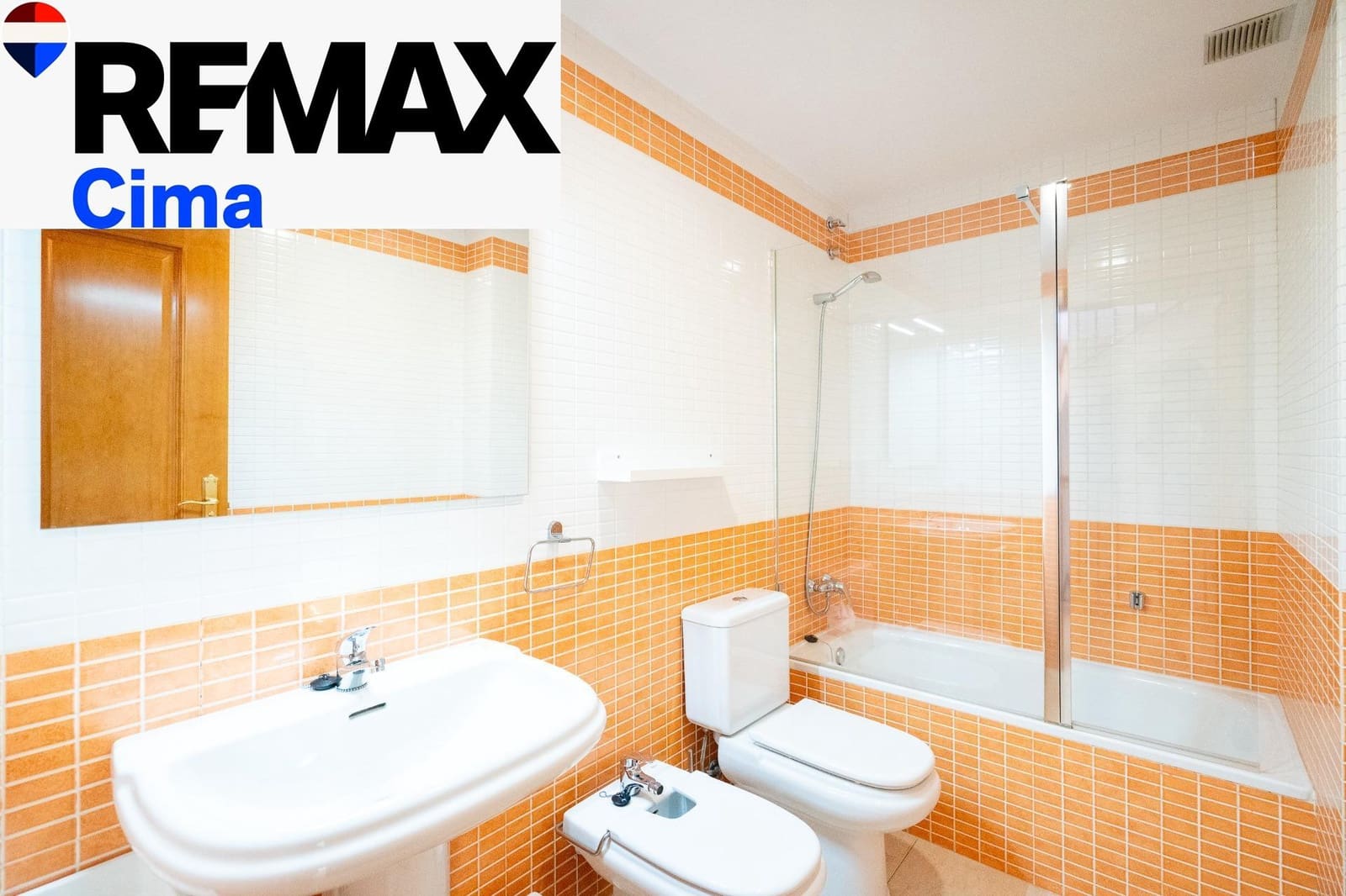 3 chambre Villa/Maison Mitoyenne à vendre à Baza avec garage - 190 000 € (Ref: 10037576)