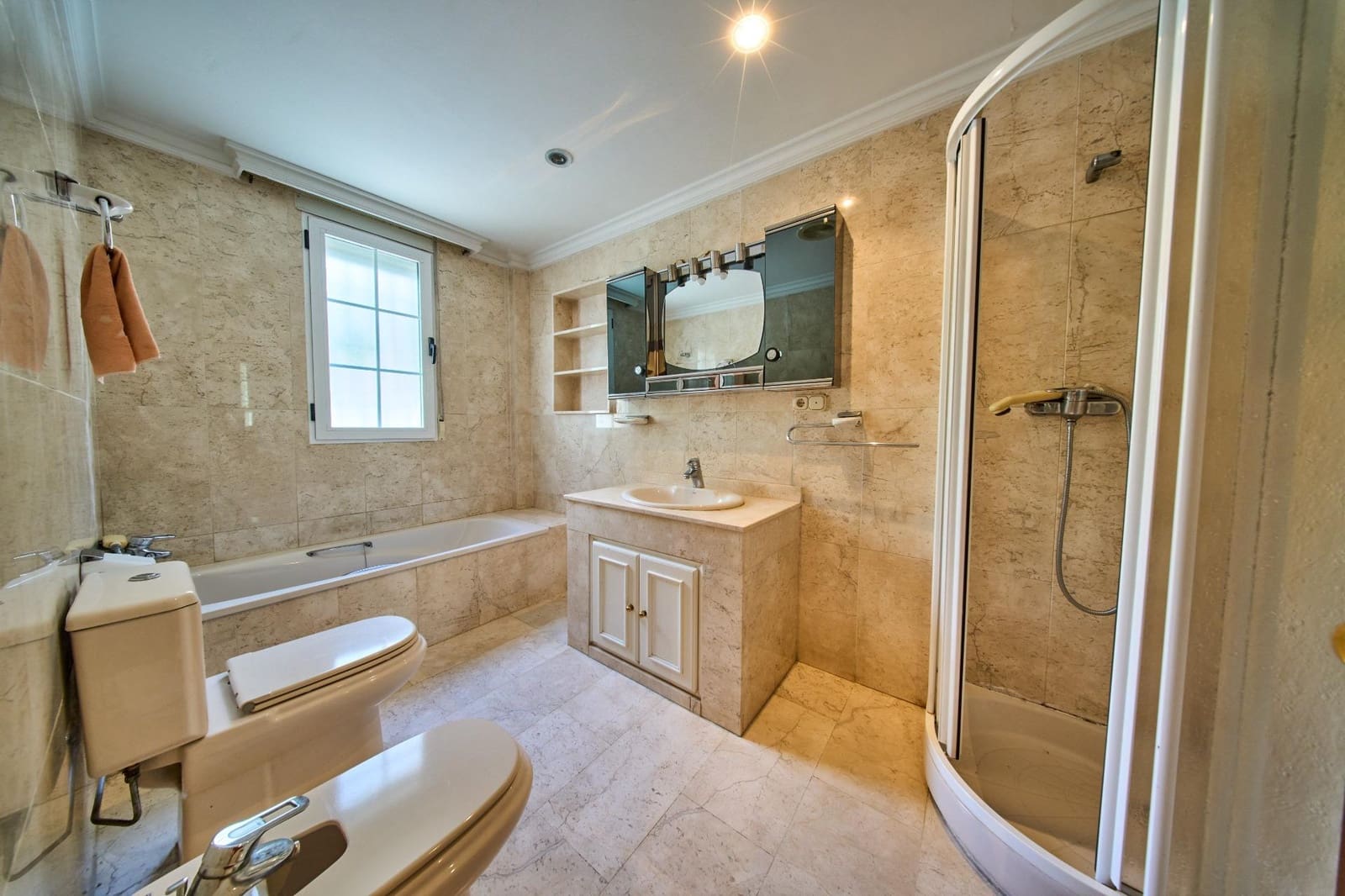 5 sovrum Villa till salu i Granada stad med garage - 820 000 € (Ref: 10041284)