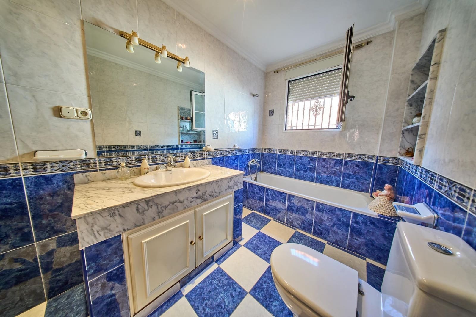 5 sovrum Villa till salu i Granada stad med garage - 820 000 € (Ref: 10041284)