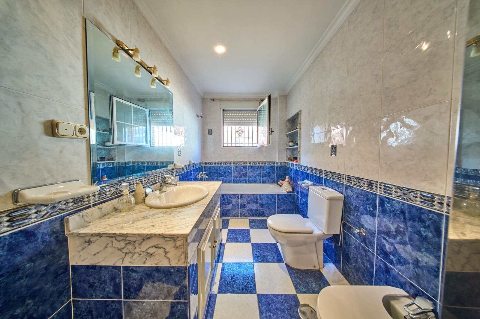 5 sovrum Villa till salu i Granada stad med garage - 820 000 € (Ref: 10041284)