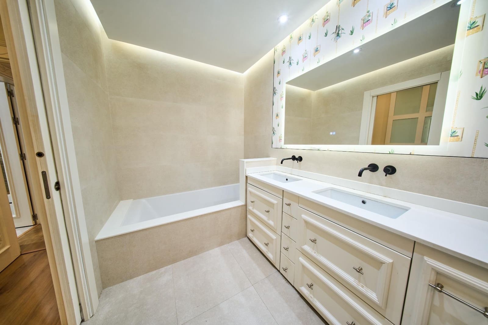 3 bedroom Flat for sale in Granada city - € 515,000 (Ref: 10055509)