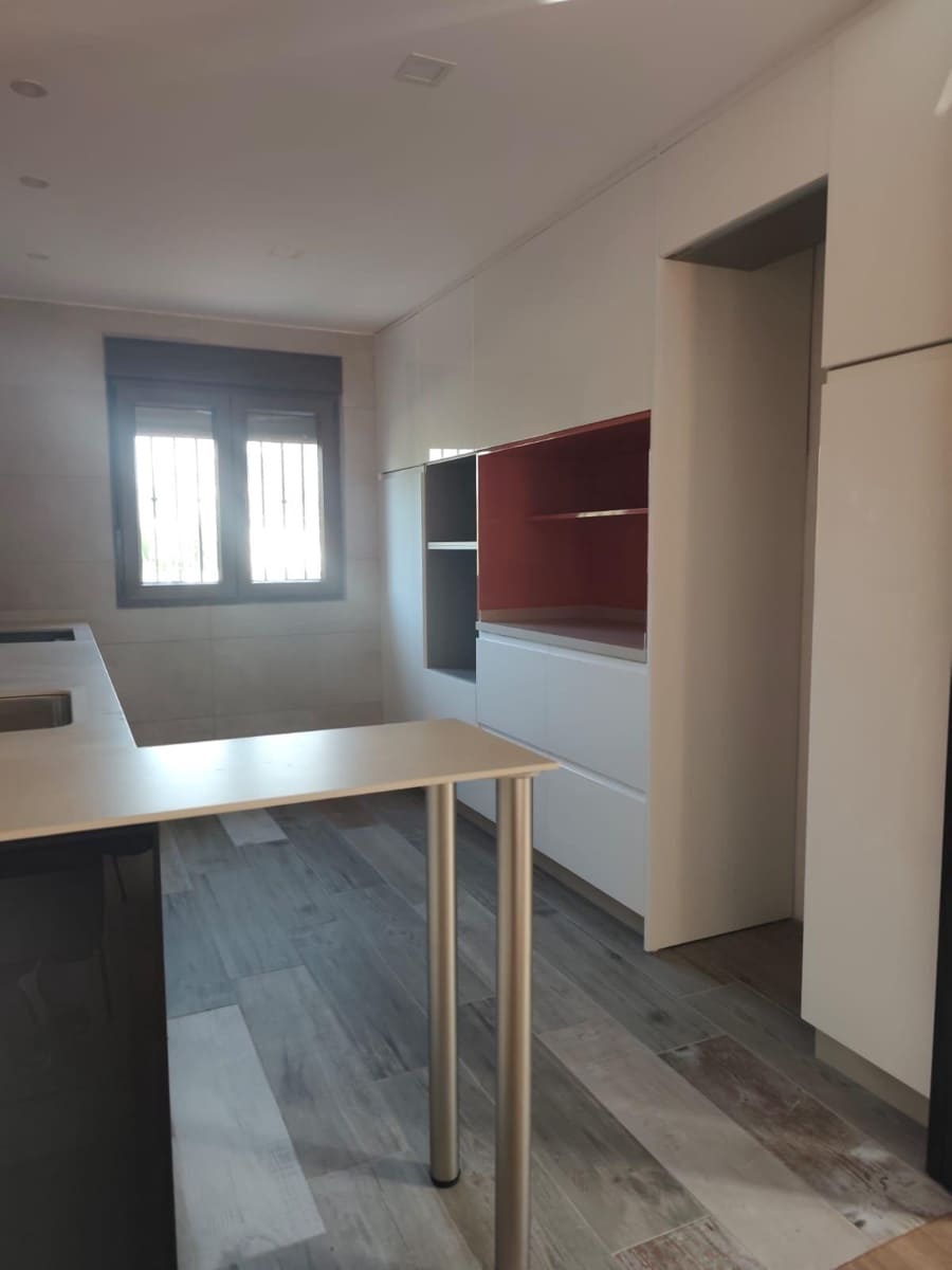 3 soverom Kjedet enebolig til leie i Las Gabias med svømmebasseng - € 1 260 (Ref: 10067870)