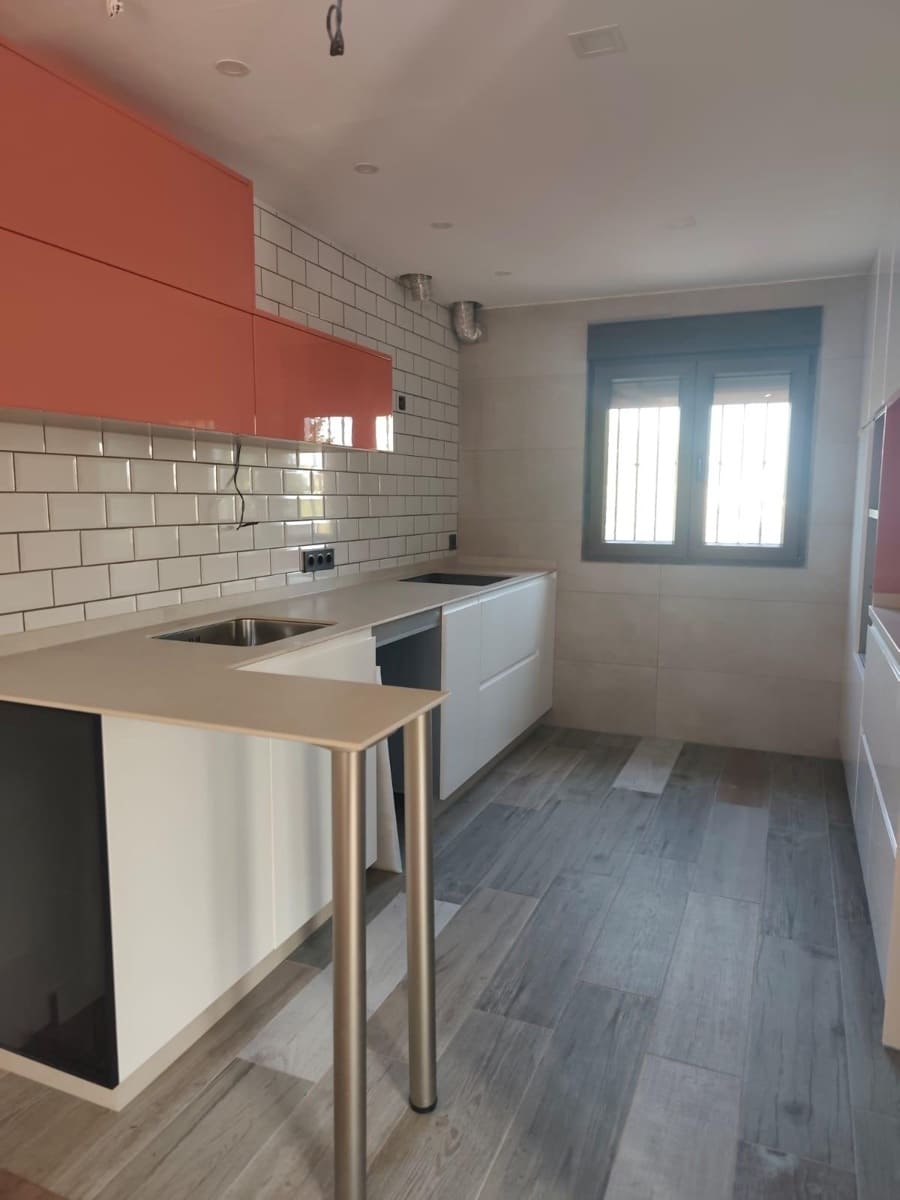 3 soverom Kjedet enebolig til leie i Las Gabias med svømmebasseng - € 1 260 (Ref: 10067870)