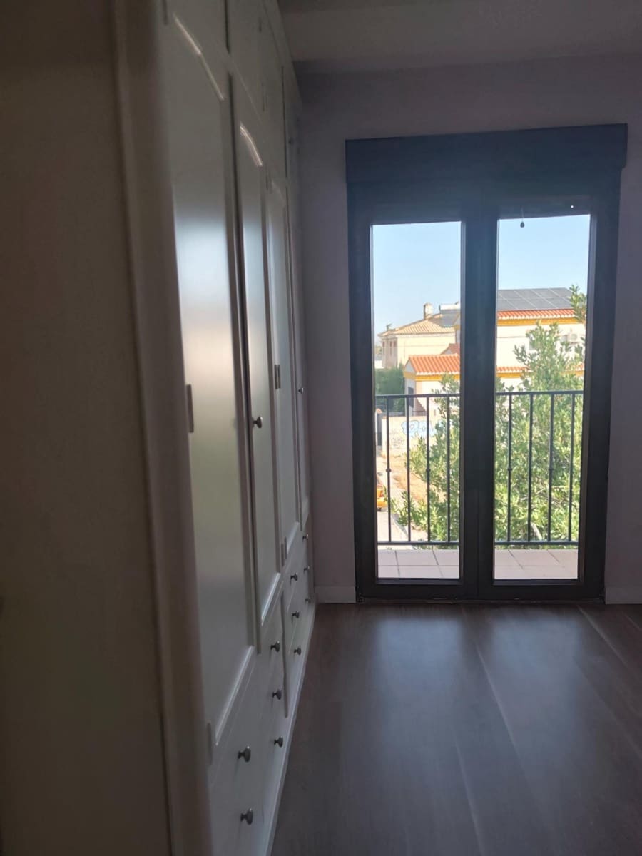 3 soverom Kjedet enebolig til leie i Las Gabias med svømmebasseng - € 1 260 (Ref: 10067870)