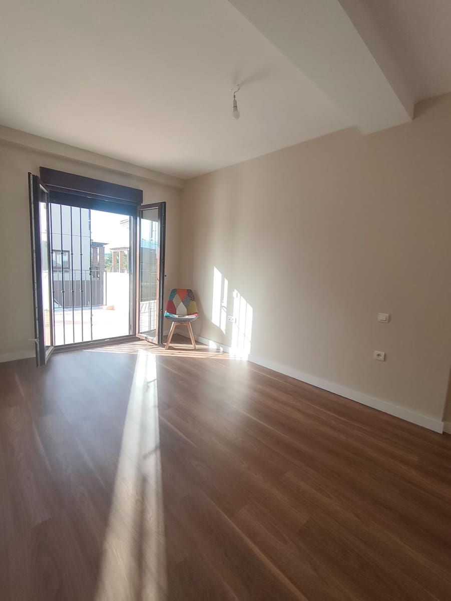 3 soverom Kjedet enebolig til leie i Las Gabias med svømmebasseng - € 1 260 (Ref: 10067870)