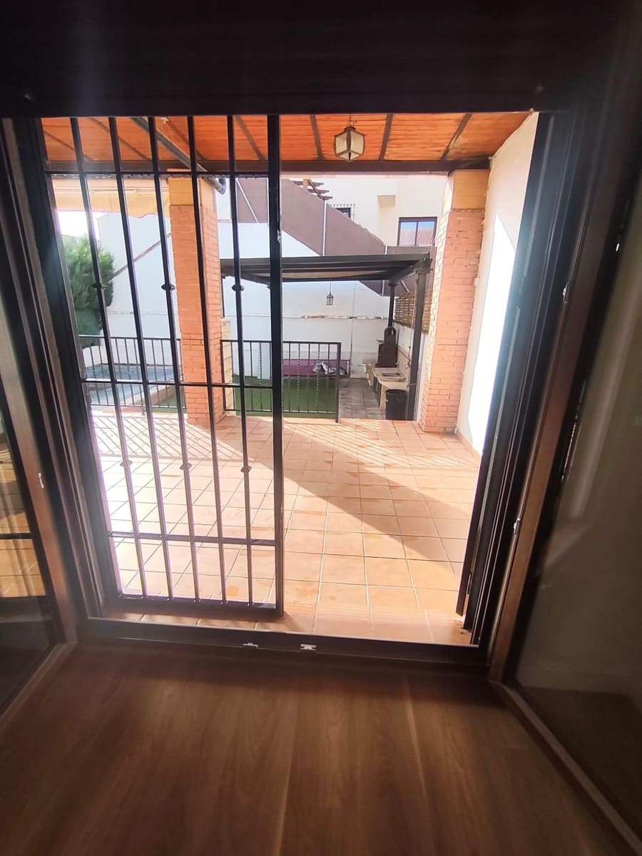 3 bedroom Semi-detached Villa for rent in Las Gabias with pool - € 1,260 (Ref: 10067870)