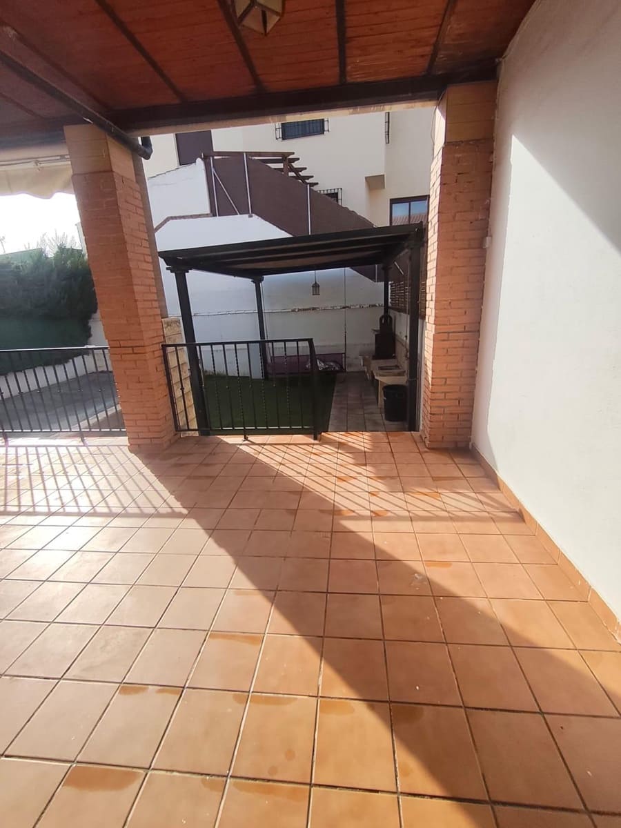 3 bedroom Semi-detached Villa for rent in Las Gabias with pool - € 1,260 (Ref: 10067870)