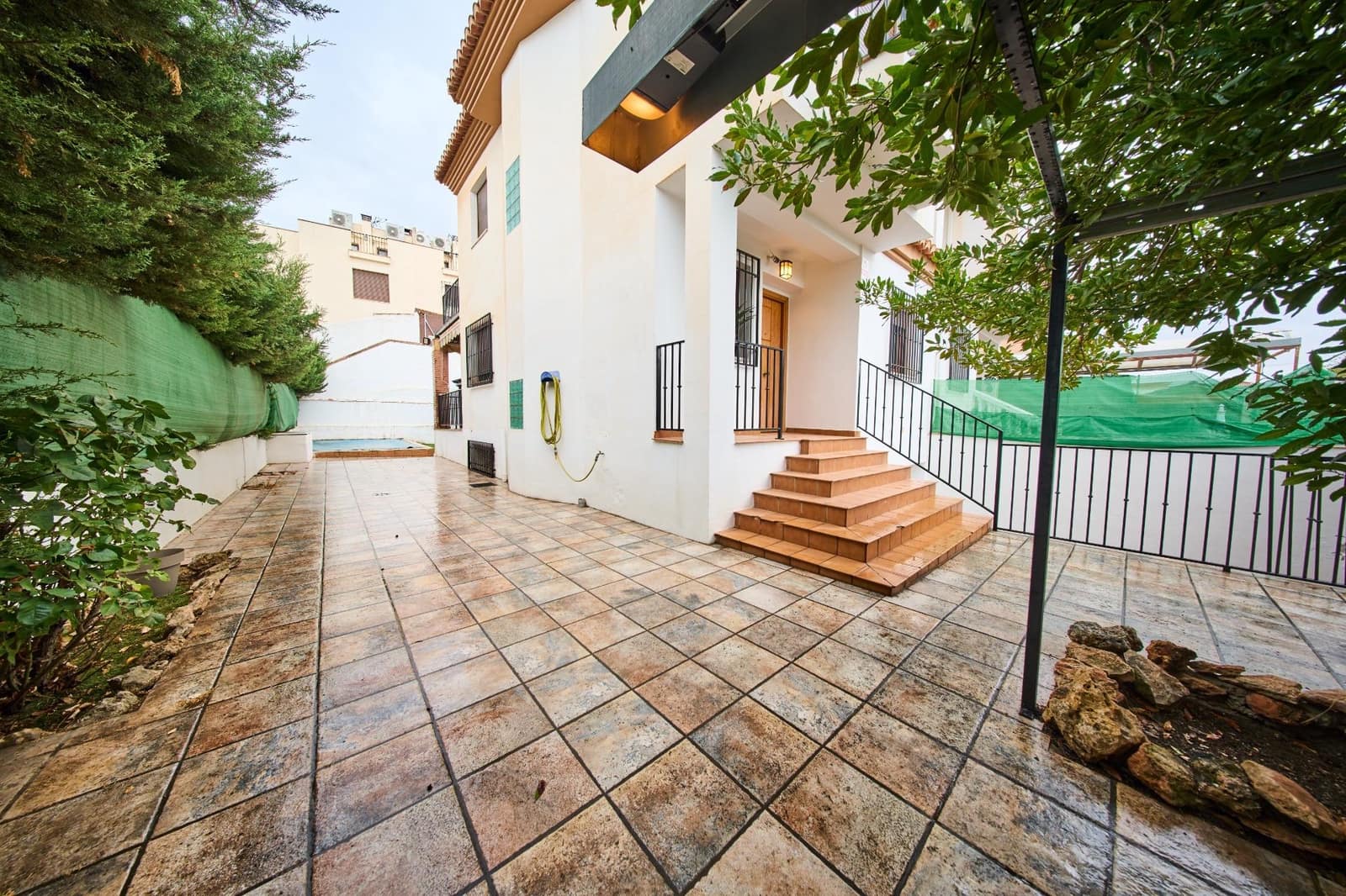 3 camera da letto Villetta Bifamiliare in vendita in Las Gabias con piscina - 350.000 € (Rif: 10067870)