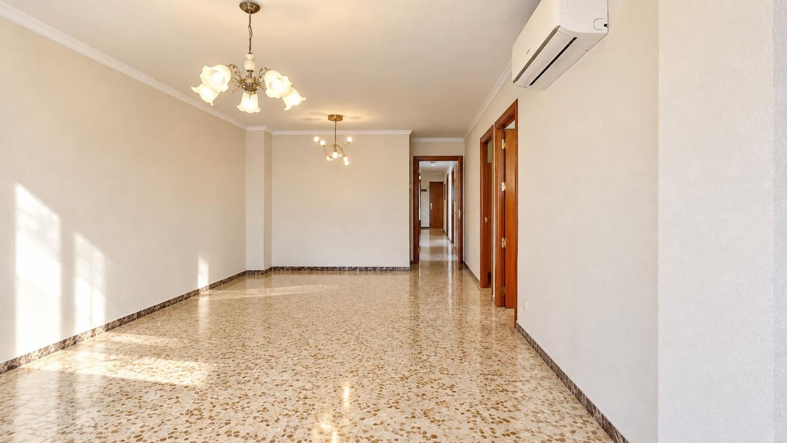4 slaapkamer Flat te koop in Granada stad - € 320.000 (Ref: 10081489)