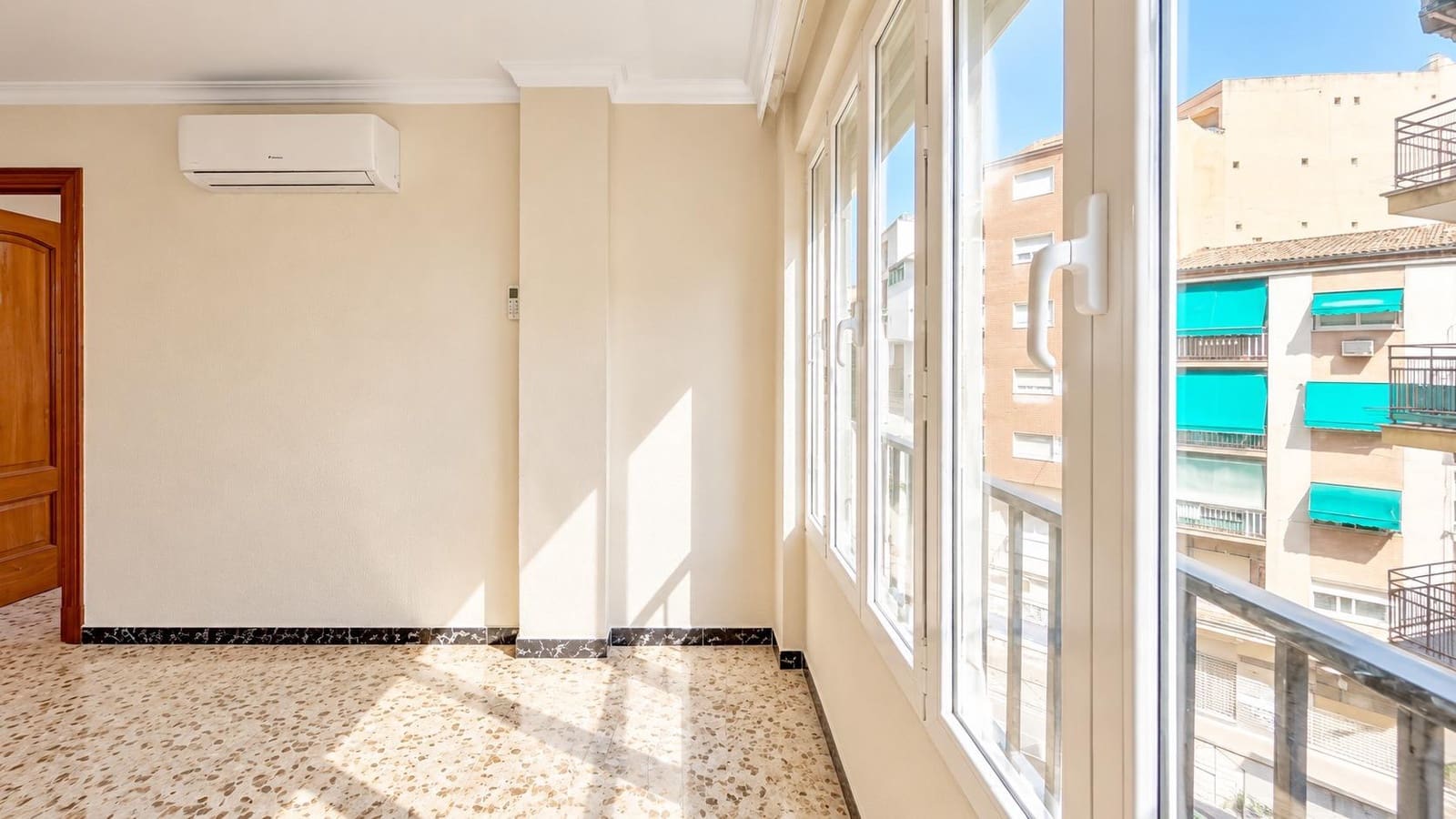 4 slaapkamer Flat te koop in Granada stad - € 320.000 (Ref: 10081489)