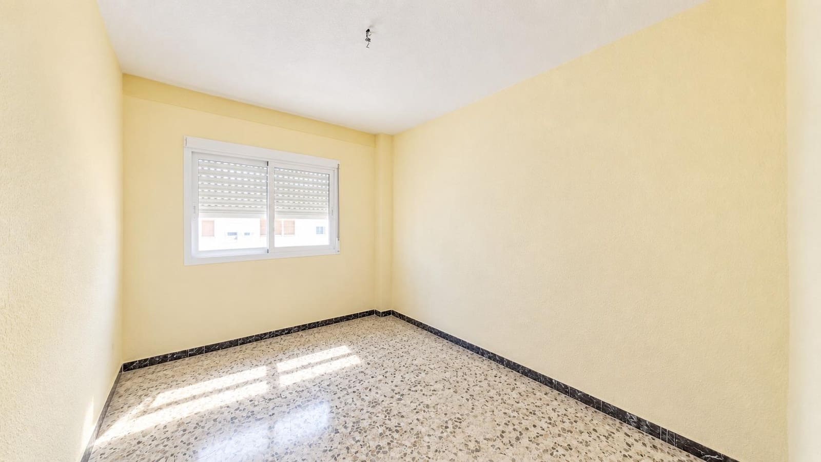 4 slaapkamer Flat te koop in Granada stad - € 320.000 (Ref: 10081489)