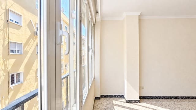 4 slaapkamer Flat te koop in Granada stad - € 320.000 (Ref: 10081489)