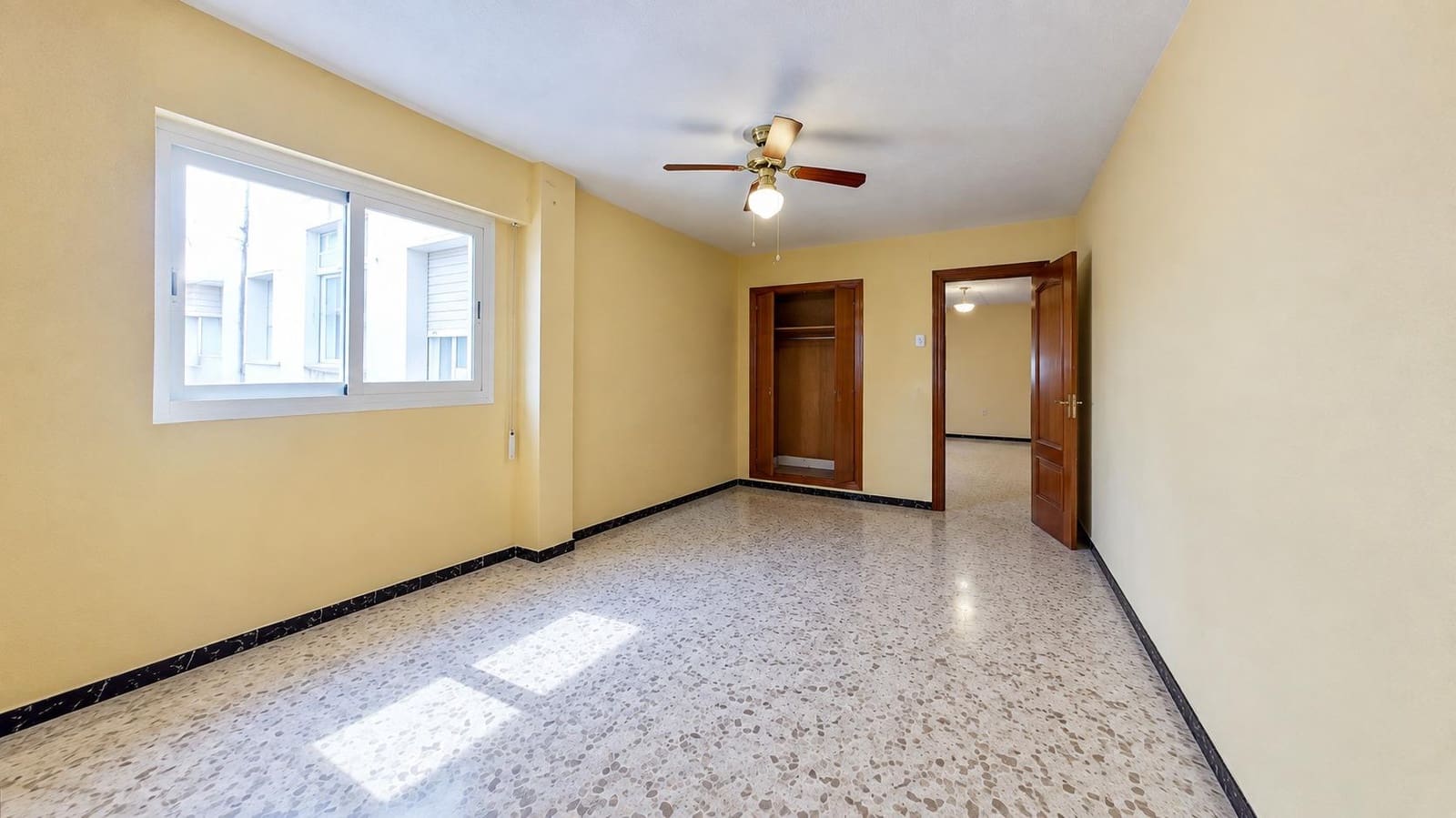 4 slaapkamer Flat te koop in Granada stad - € 320.000 (Ref: 10081489)
