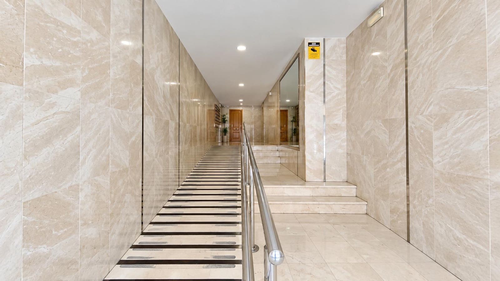 4 slaapkamer Flat te koop in Granada stad - € 320.000 (Ref: 10081489)