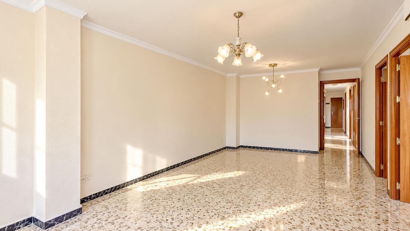 4 slaapkamer Flat te koop in Granada stad - € 320.000 (Ref: 10081489)