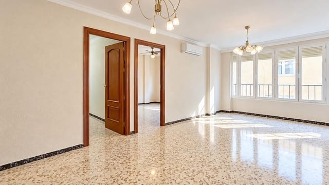 4 slaapkamer Flat te koop in Granada stad - € 320.000 (Ref: 10081489)