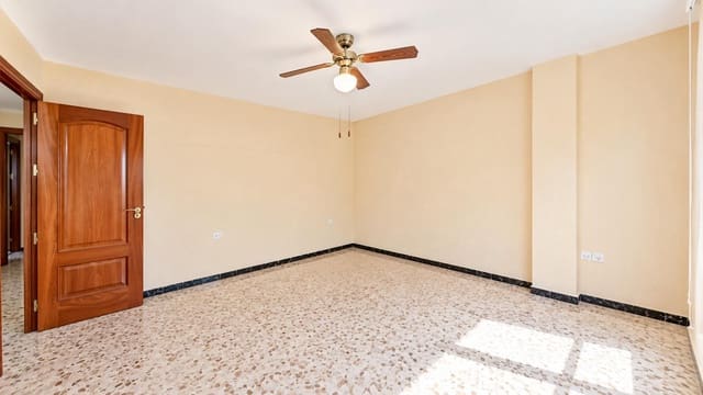 4 slaapkamer Flat te koop in Granada stad - € 320.000 (Ref: 10081489)
