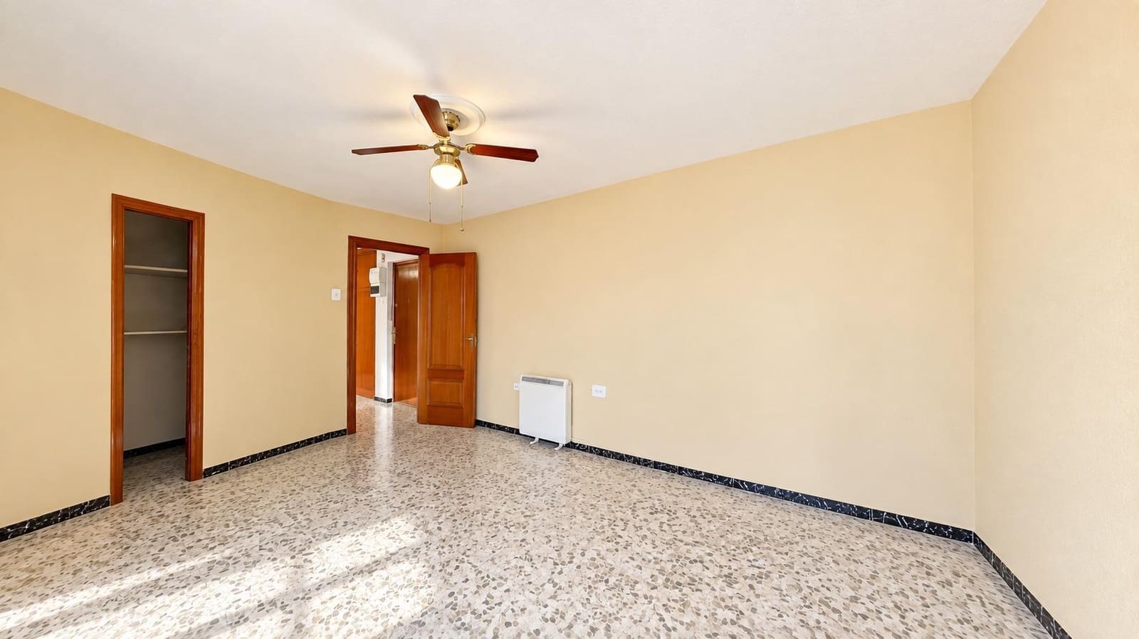 4 slaapkamer Flat te koop in Granada stad - € 320.000 (Ref: 10081489)