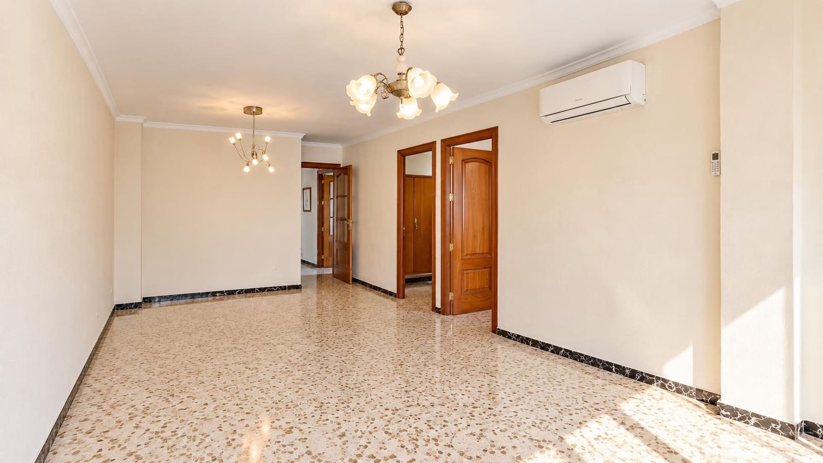 4 slaapkamer Flat te koop in Granada stad - € 320.000 (Ref: 10081489)