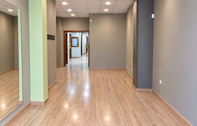 15 makuuhuone Kaupallinen myytävänä paikassa Granada kaupunki - 250 000 € (Ref: 10086415)