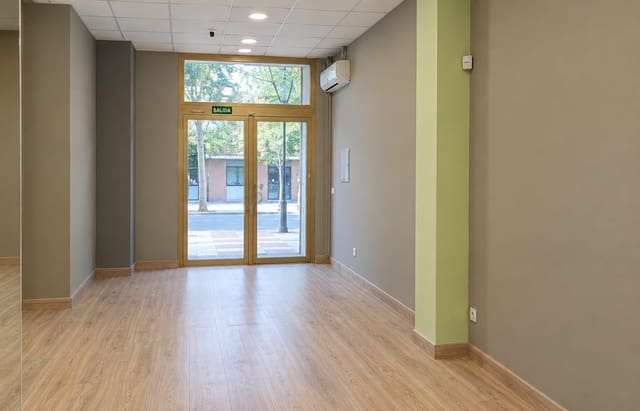 15 makuuhuone Kaupallinen myytävänä paikassa Granada kaupunki - 250 000 € (Ref: 10086415)