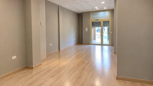 15 makuuhuone Kaupallinen myytävänä paikassa Granada kaupunki - 250 000 € (Ref: 10086415)