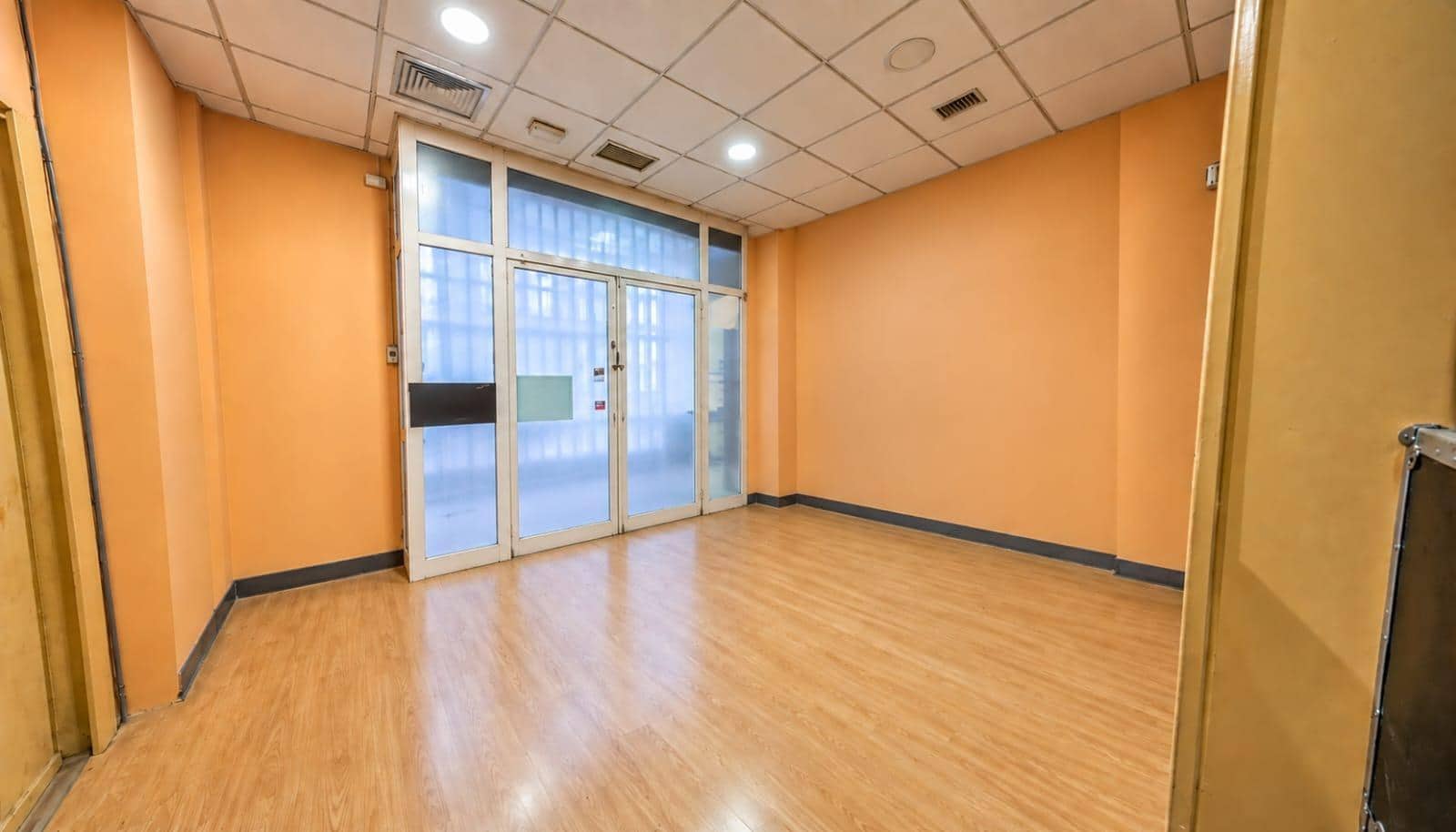 15 makuuhuone Kaupallinen myytävänä paikassa Granada kaupunki - 250 000 € (Ref: 10086415)