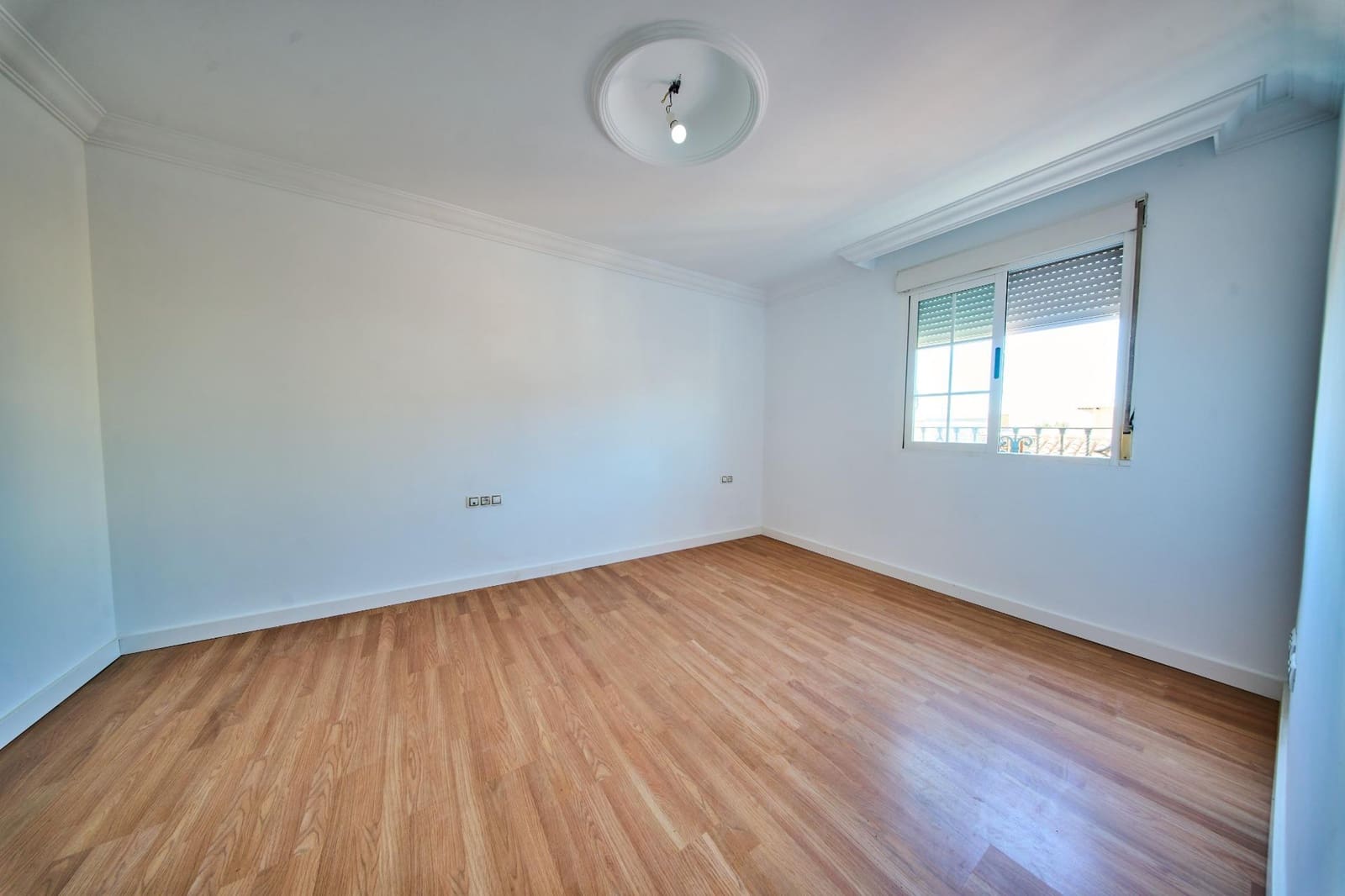3 slaapkamer Rijtjeshuis te koop in Granada stad - € 240.000 (Ref: 10089626)