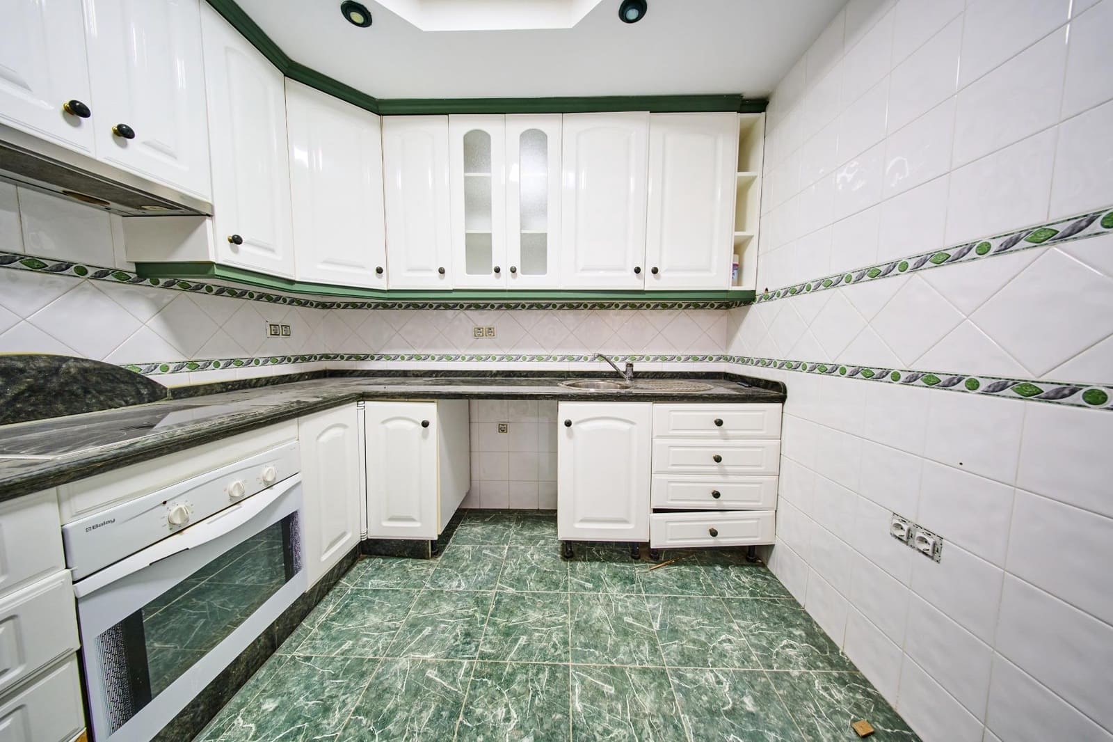3 slaapkamer Rijtjeshuis te koop in Granada stad - € 240.000 (Ref: 10089626)