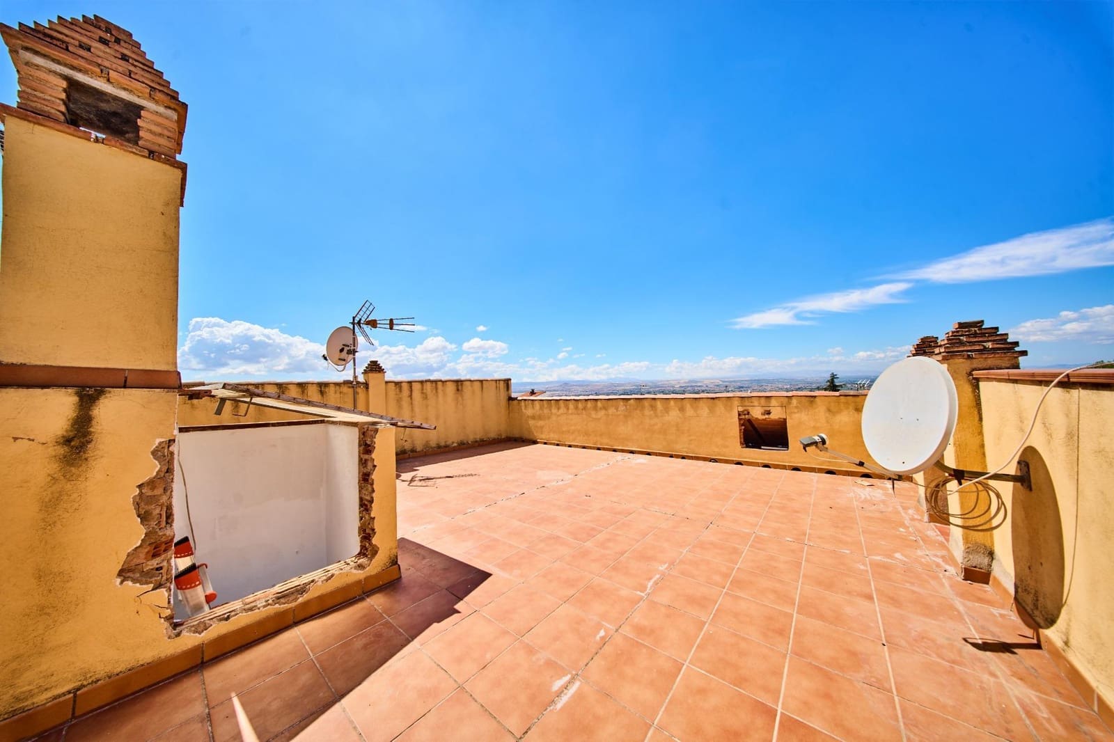3 slaapkamer Rijtjeshuis te koop in Granada stad - € 240.000 (Ref: 10089626)