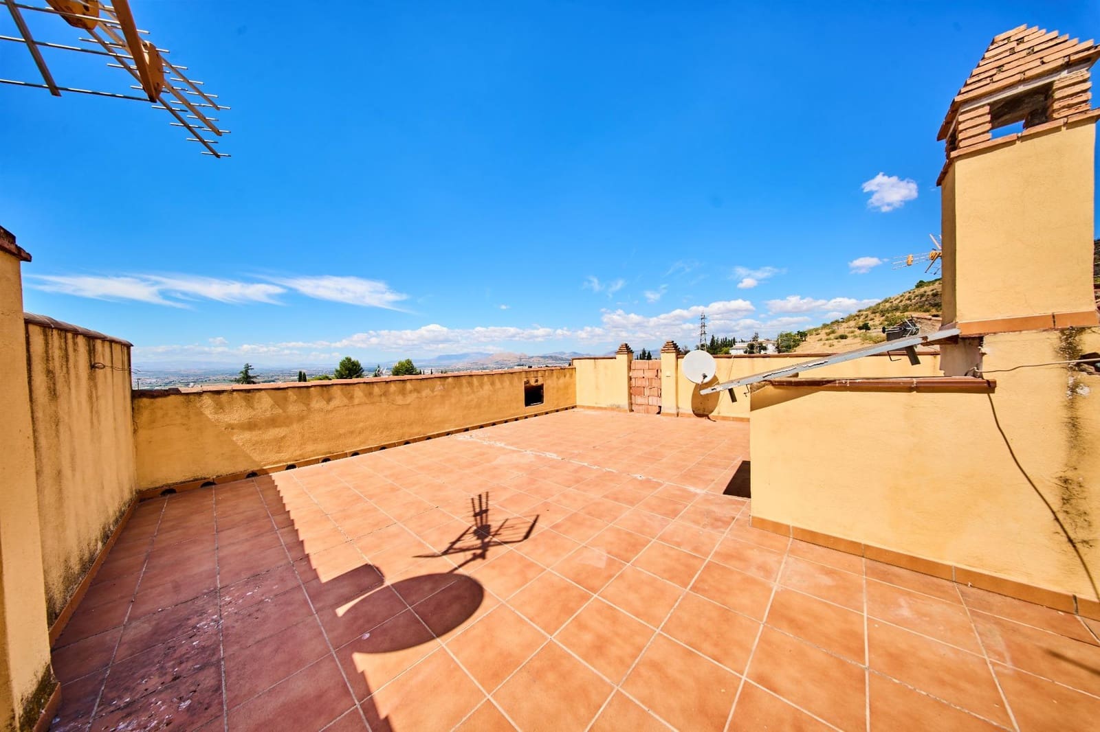 3 slaapkamer Rijtjeshuis te koop in Granada stad - € 240.000 (Ref: 10089626)